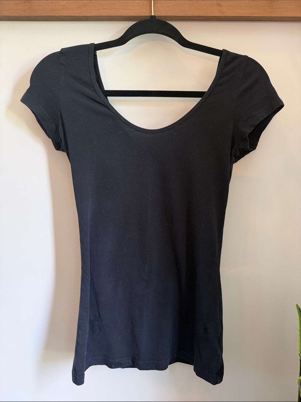 Forever 21 Black Scoop Neck Short Sleeve Tee